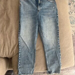 A&F MOM Jean. Size 6